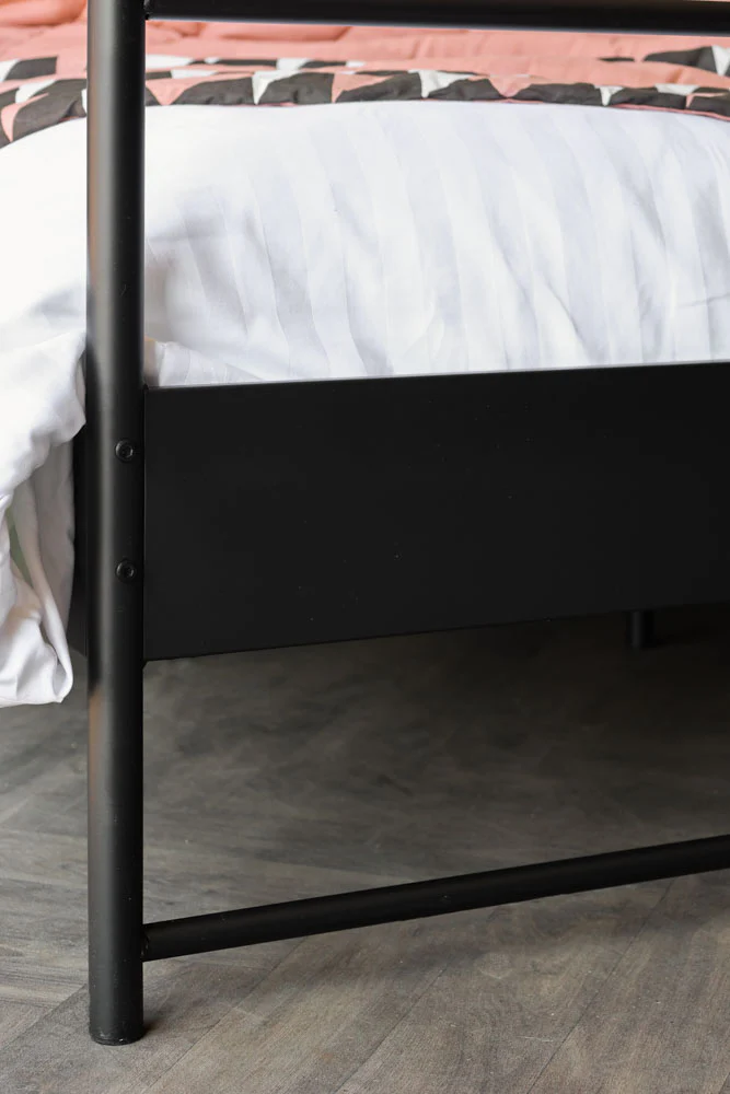 Black Metal Four-Poster Bed - King Size - Image 4