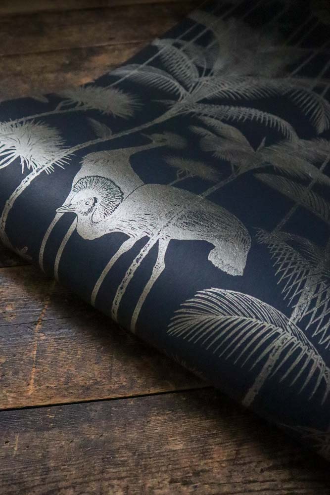 Divine Savages Crane Fonda Black Gold Wallpaper - Image 8