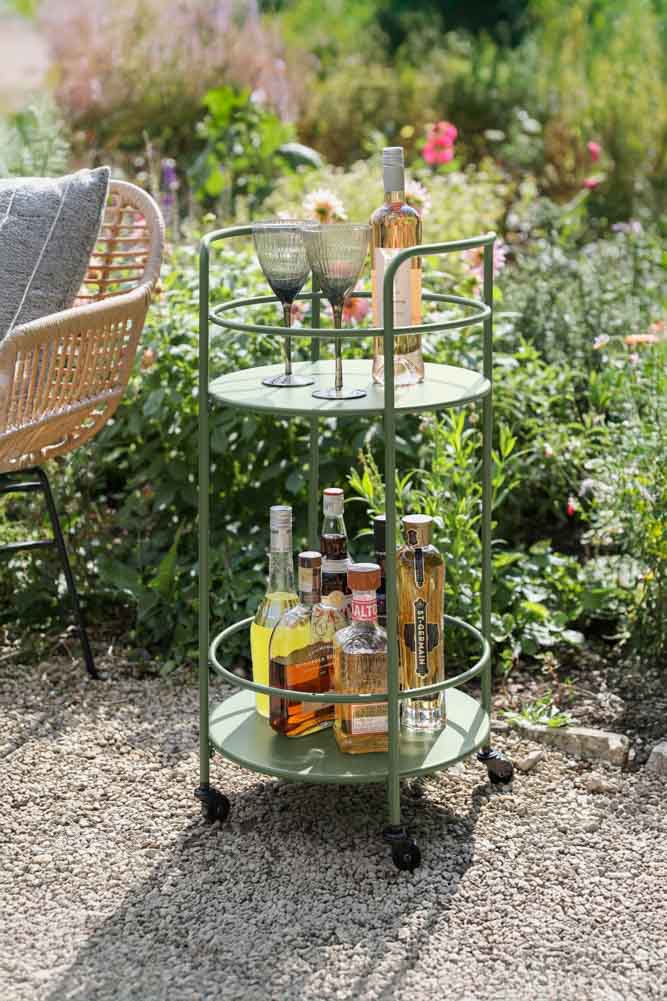 Effortless Outdoor Drinks Trolley in Green - Image 4