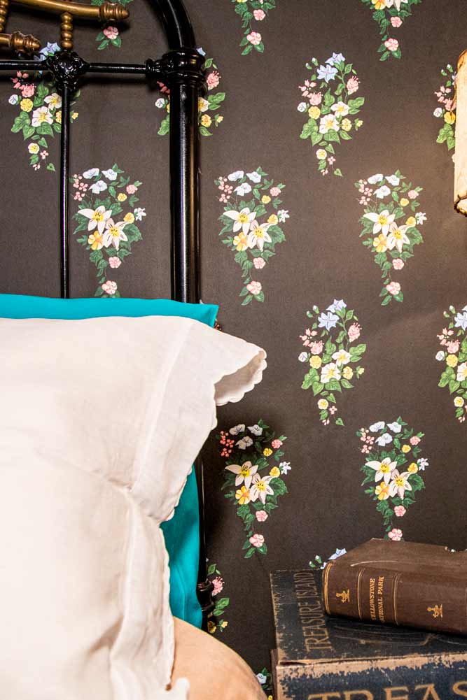 JoJo & Trixie Floral New York Black Wallpaper - DISCONTINUED - Image 5